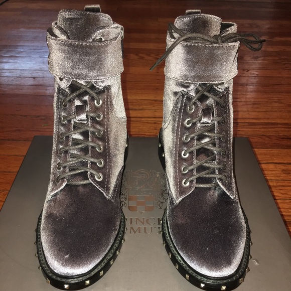 SOLD Vince Camuto boots - Picture 6 of 8